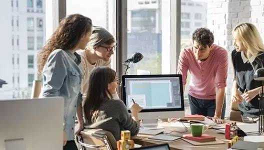 -Nguyễn Hoàng Lan, Trưởng phòng kinh doanh. (1) (1)